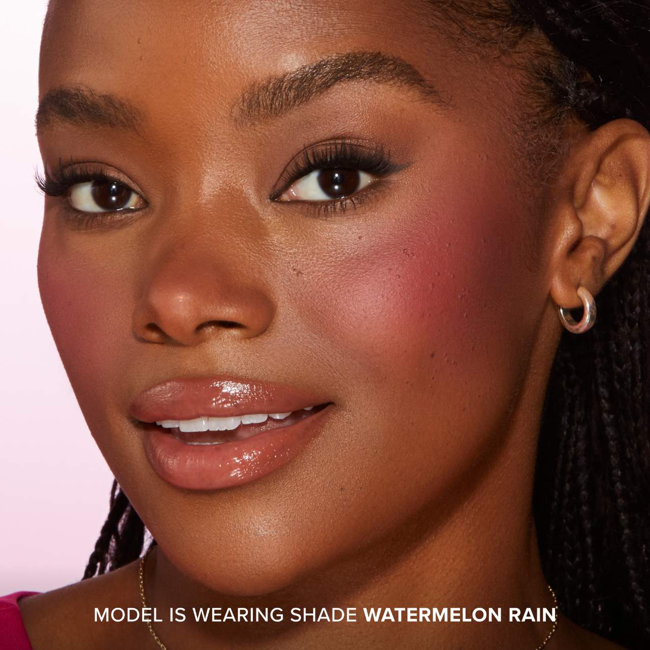 cloud-crush-blurring-powder-blush